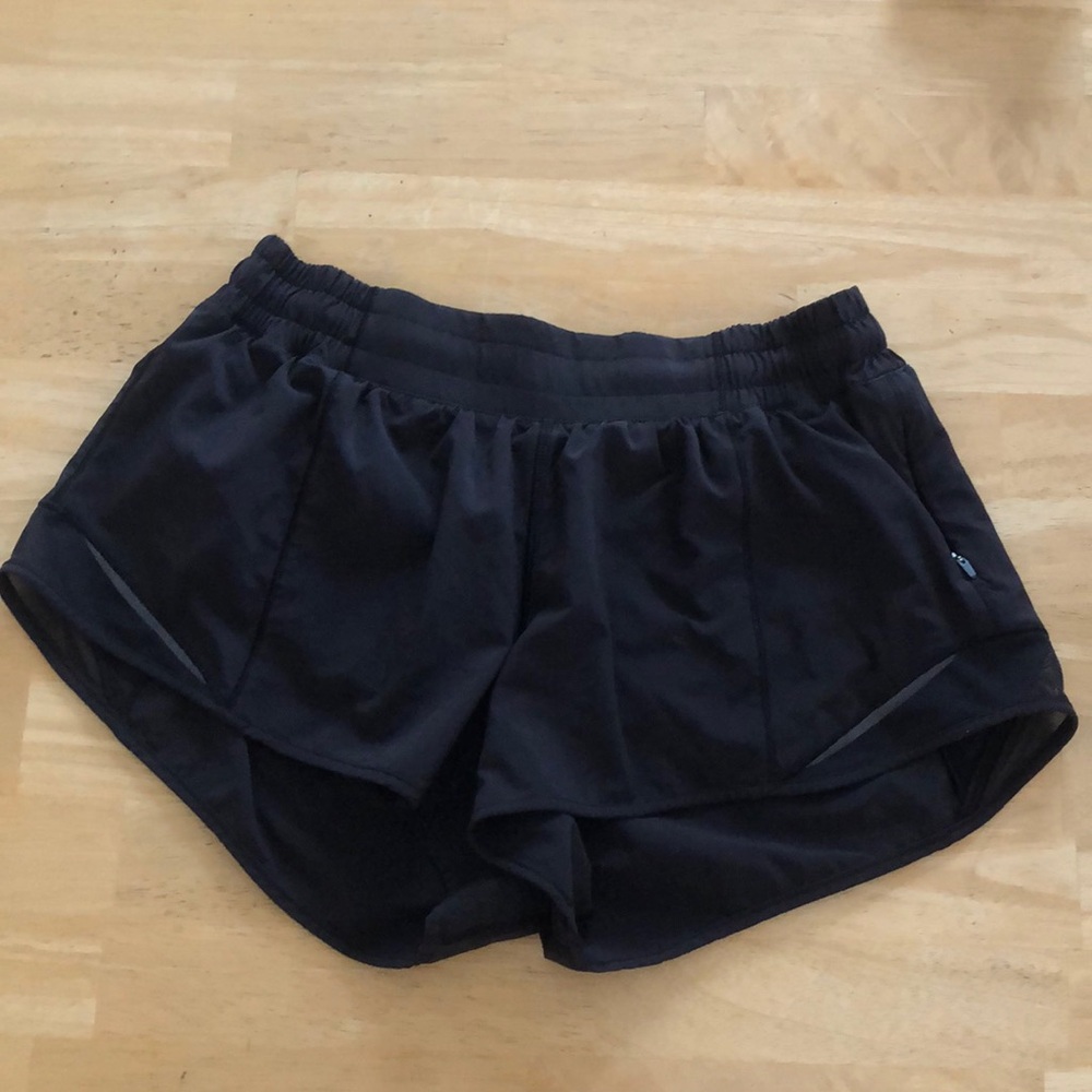 Lululemon Hotty Hot Low-Rise Shorts 2.5” Inseam - Black Size 8 Regular